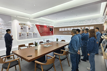 瀘天化股份公司工會(huì)組織廣大員工參觀勞模和工匠創(chuàng)新工作室及詩書畫院